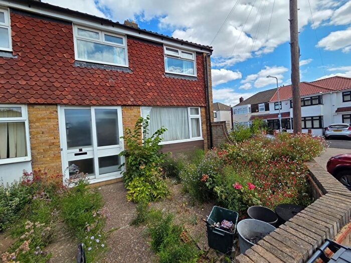 3 Bedroom Semi-detached House To Rent In Wyfields, Ilford, Clayhall, Barkingside, IG5