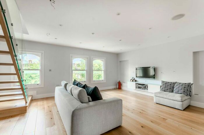 2 Bedroom Flat To Rent In Edith Road, West Kensington, London, W14