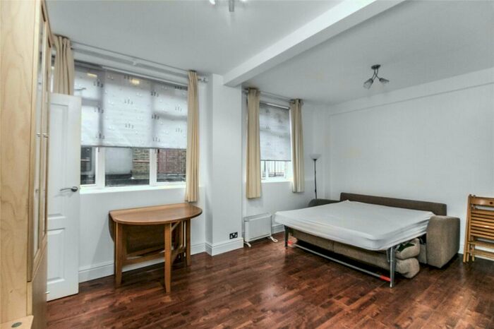 Apartment To Rent In Charterhouse Square, London, EC1M