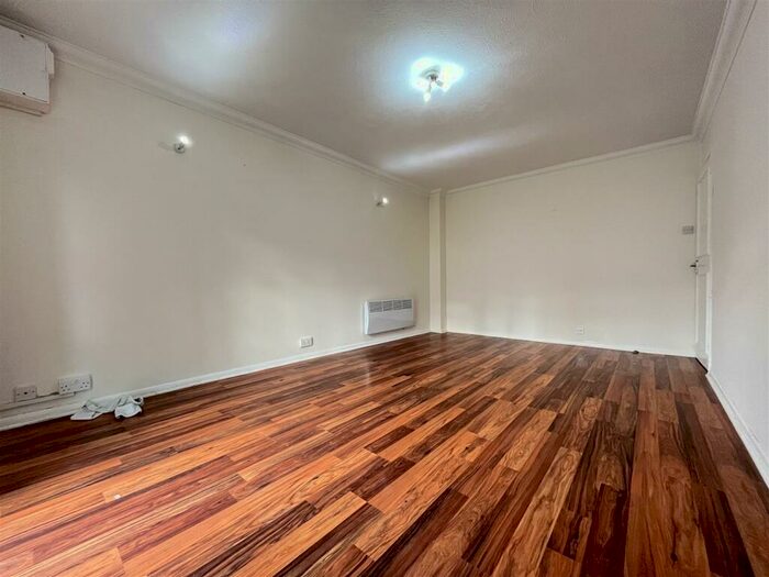 1 Bedroom Apartment To Rent In Eaton Road, Sutton, SM2