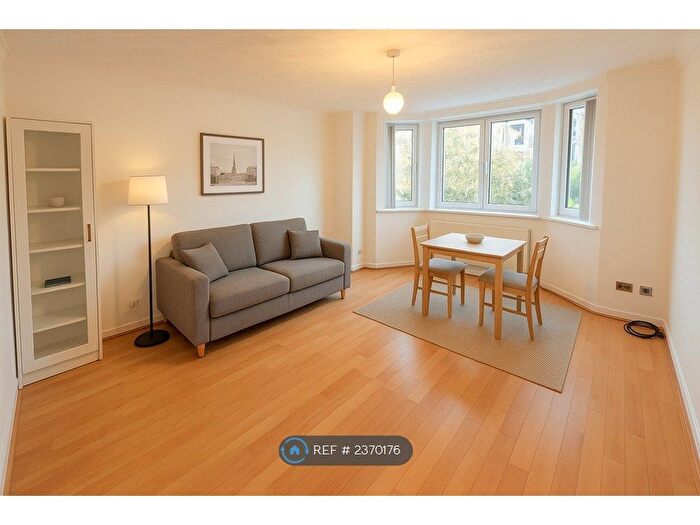 2 Bedroom Flat To Rent In Craigend Park, Edinburgh, EH16
