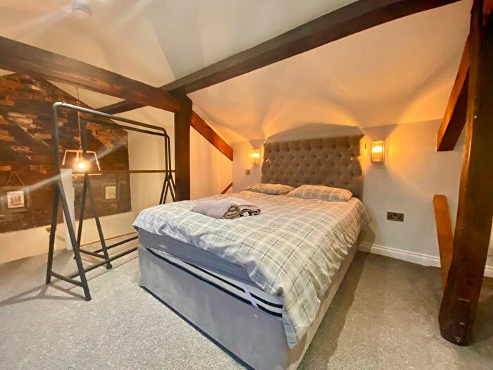 3 Bedroom Apartment To Rent In John William Street, Huddersfield, HD1
