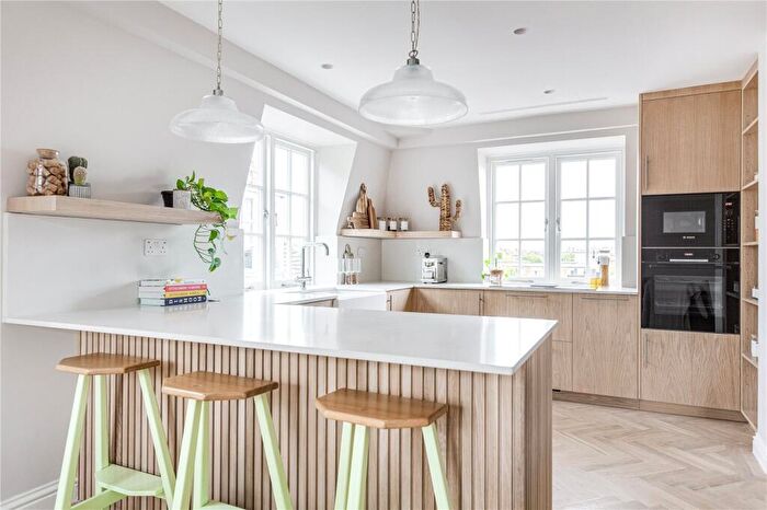 2 Bedroom Flat For Sale In Winfield House, Vicarage Crescent, SW11