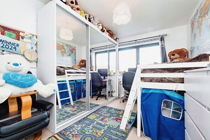 1 Bedroom Flat For Sale In Millstone Close, London, E15