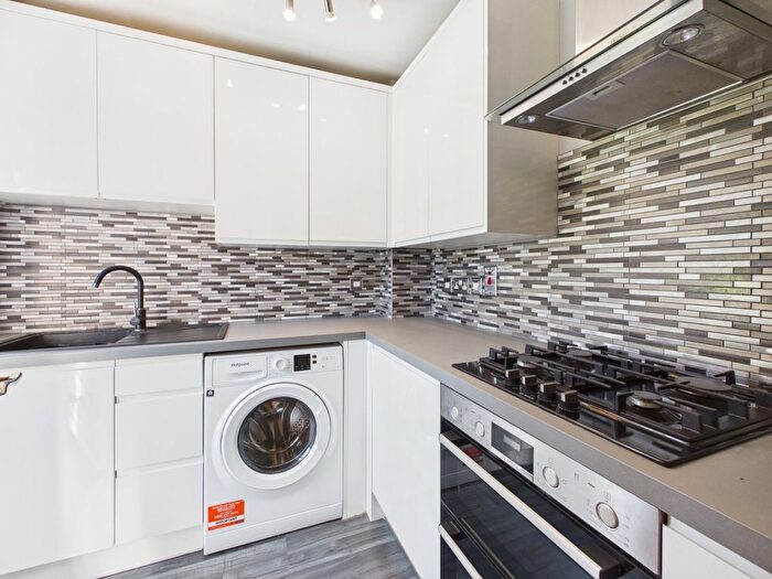 2 Bedroom Flat To Rent In Seven Hills Road, Iver, Buckinghamshire, SL0