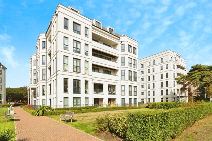 2 Bedroom Flat For Sale In West Cliff Road, Bournemouth, BH2