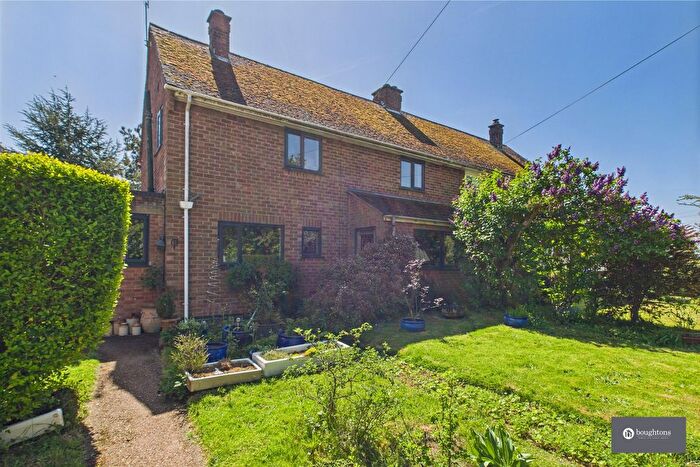 3 Bedroom Semi-Detached House For Sale In Helmdon Road, Wappenham, NN12