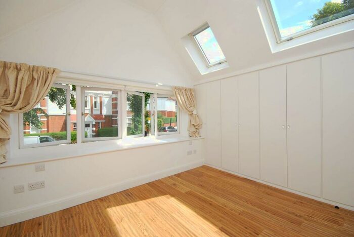 3 Bedroom Cottage To Rent In Glenilla Road, Belsize Park, London, NW3