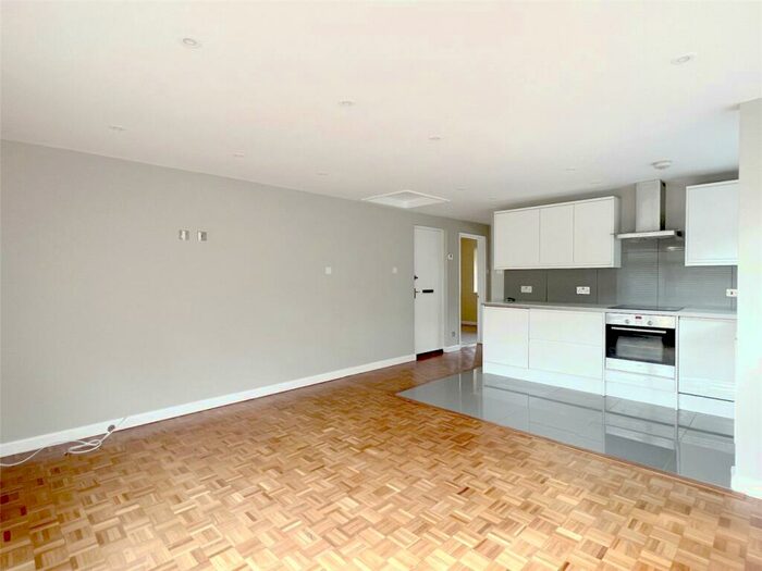 2 Bedroom Apartment To Rent In Westley Close, Winchester, SO22