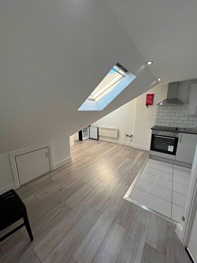 1 Bedroom Flat To Rent In Eastern Avenue, Newbury Park, IG2
