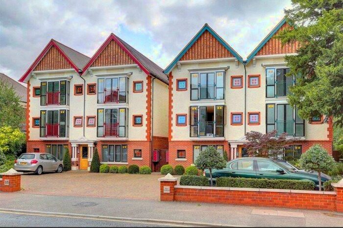 2 Bedroom Flat For Sale In Coombe Road, New Malden, KT3