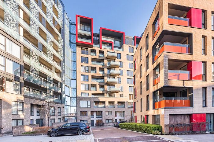 3 Bedroom Flat To Rent In Peartree Way, Greenwich, SE10