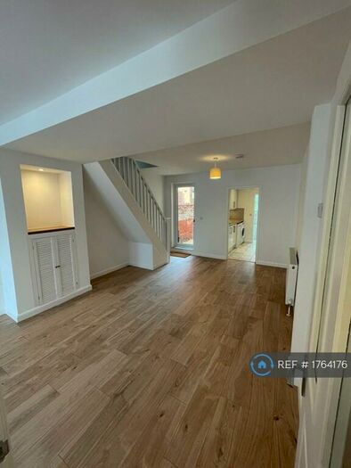 3 Bedroom Terraced House To Rent In Pitcroft Avenue, Reading, RG6