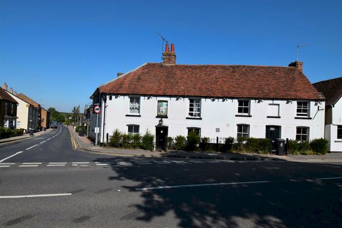 2 Bedroom Flat To Rent In High Street, Roydon, CM19