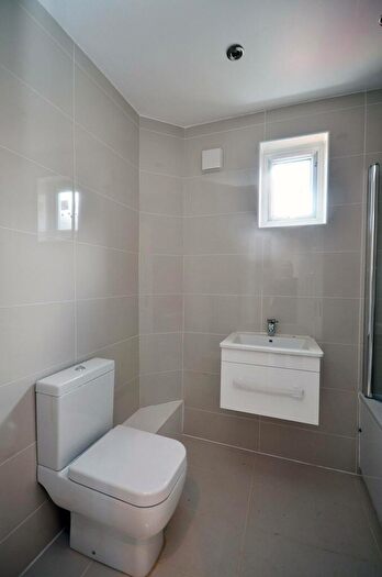 2 Bedroom Flat To Rent In Kingsland High Street, Dalston, London, E8