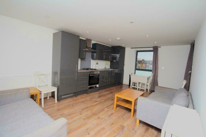 2 Bedroom Flat To Rent In Shacklewell Lane, Dalston Junction, London, E8