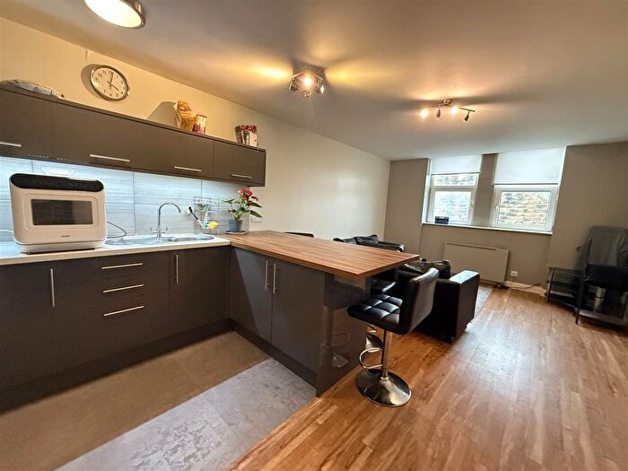 2 Bedroom Flat To Rent In Ackroyd Street, Morley, Leeds, LS27