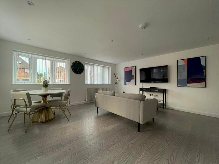 2 Bedroom Flat To Rent In Widford Road, Chelmsford, CM2