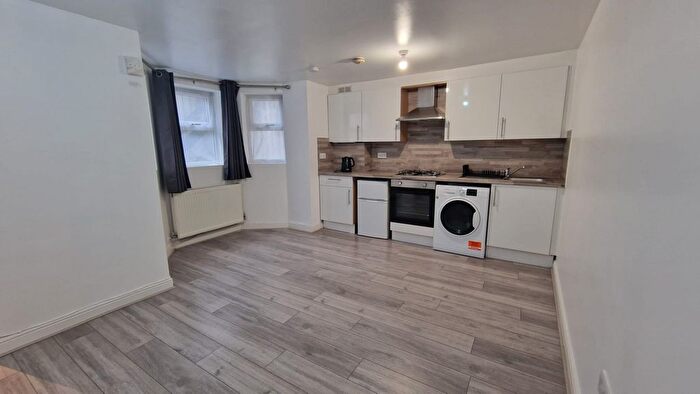 1 Bedroom Flat To Rent In Mildenhall Road, Hackney, E5
