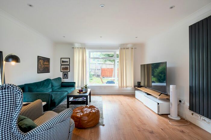 2 Bedroom Flat To Rent In Madeira Road, London, SW16