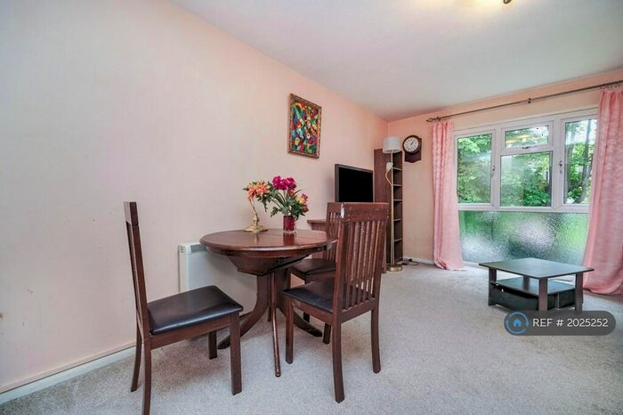 1 Bedroom Flat To Rent In Eton Road, Sutton, SM2