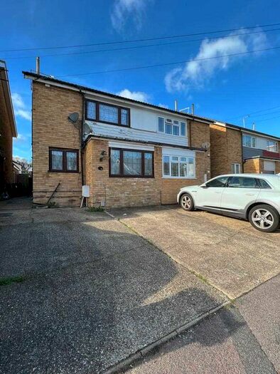 3 Bedroom Semi-Detached House To Rent In Artemis Close, Gravesend, DA12