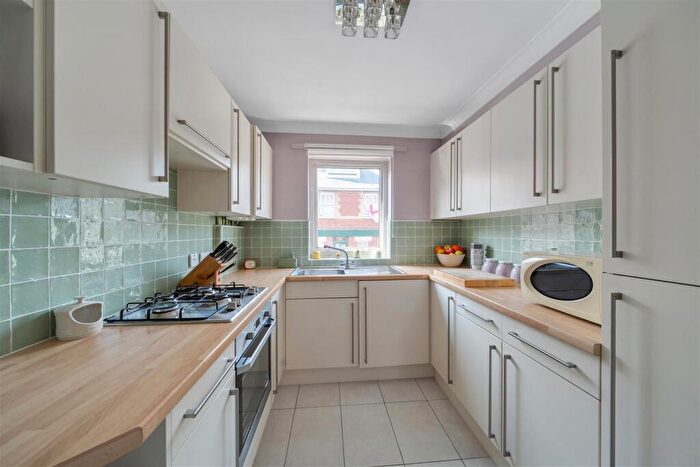 2 Bedroom Flat For Sale In Sandringham Court, Swanage, BH19 - Photo 7