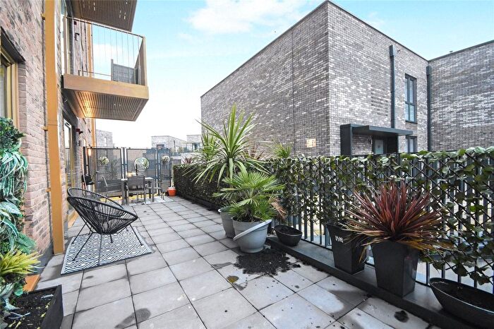 2 Bedroom Flat For Sale In Wharf Road, Chelmsford, Essex, CM2