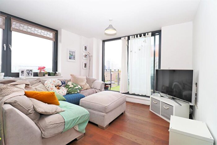 2 Bedroom Apartment To Rent In The Lock Building, Stratford, E15
