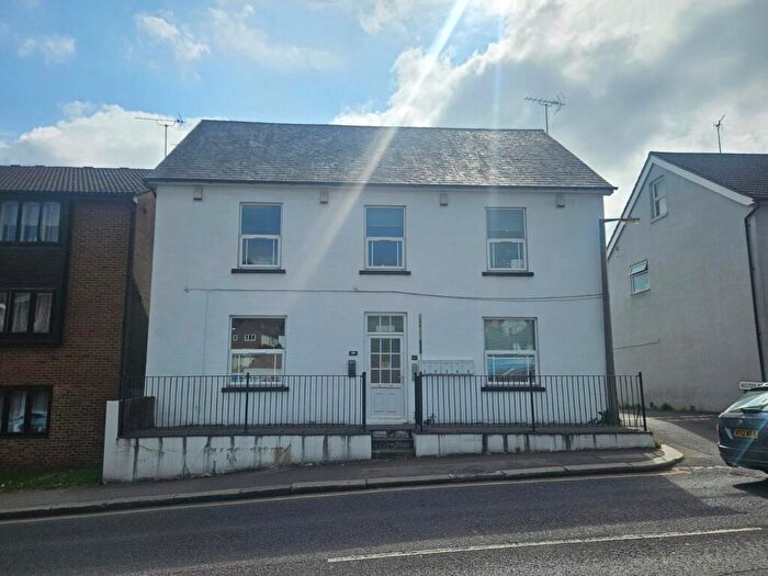 2 Bedroom Apartment To Rent In Brighton Road, Redhill, Surrey, RH1