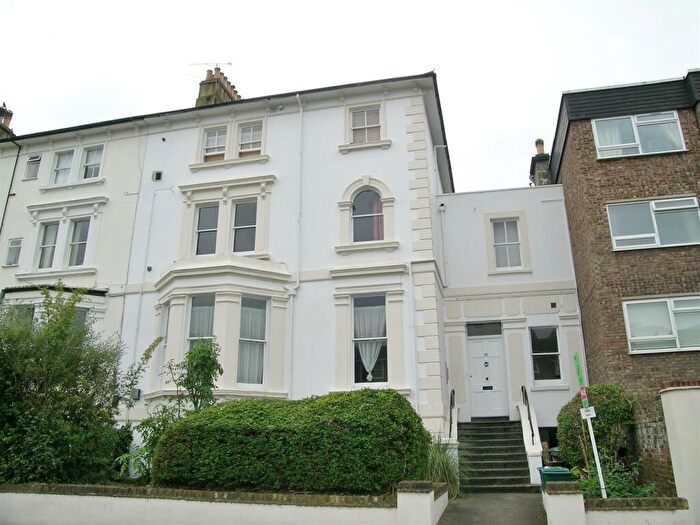 1 Bedroom Flat To Rent In Uxbridge Road, Kingston, KT1