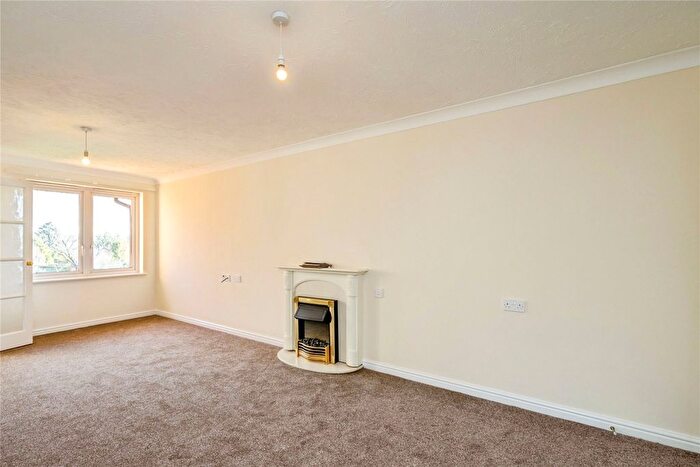 2 Bedroom Flat For Sale In Byron Court (Chichester), Chichester, PO19
