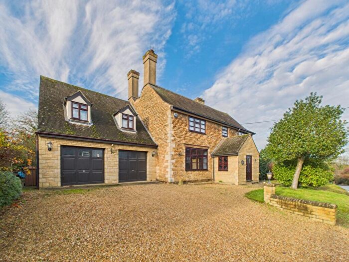 6 Bedroom Detached House For Sale In Cherry Orton Road, Orton Waterville, Peterborough, PE2