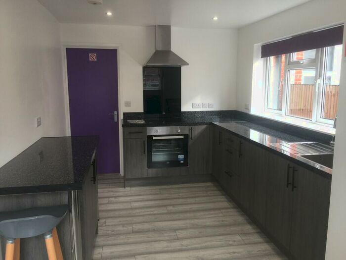 4 Bedroom House To Rent In Milton Road, Southampton, SO15