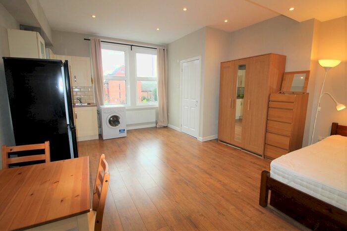 Studio To Rent In St Margarets, Broomfield Avenue, Palmers Green N13