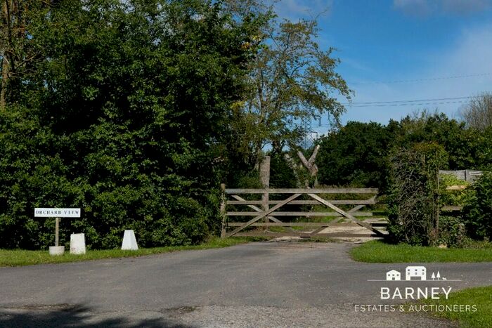 Land For Sale In Newpound Lane, Billingshurst, West Sussex, RH14