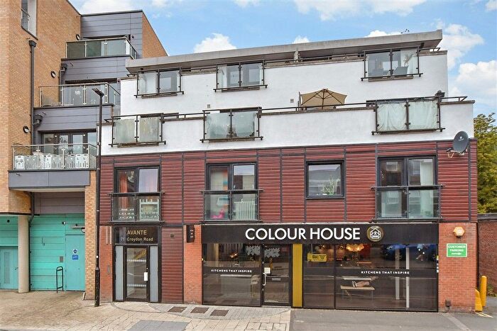 2 Bedroom Flat For Sale In Croydon Road, Caterham, Surrey, CR3