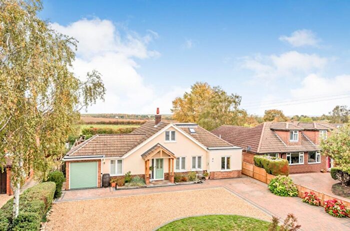 4 Bedroom Detached House For Sale In Lower Shelton Road, Bedford, MK43