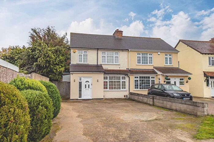 4 Bedroom Semi Detached House For Sale In Brook Crescent, Cippenham, SL1