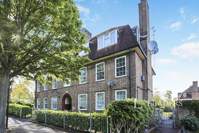 2 Bedroom Flat To Rent In Sedgehill Road, London, SE6
