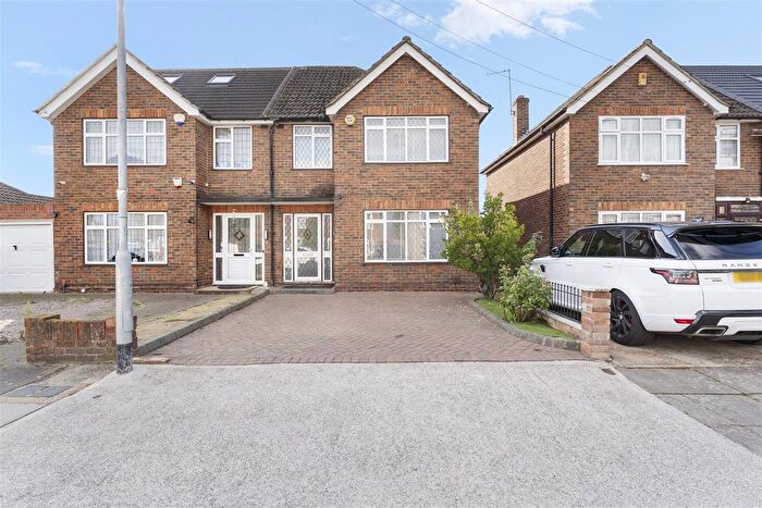 3 Bedroom Semi Detached House For Sale In Westacott, Hayes, UB4