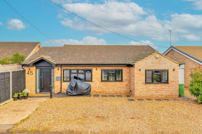4 Bedroom Detached Bungalow For Sale In High Street, Tadlow, SG8