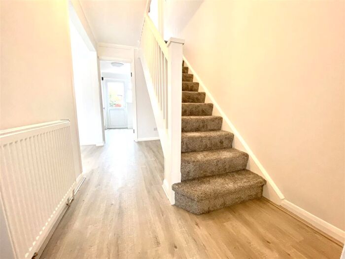 2 Bedroom Property To Rent In Rodney Road, Twickenham, TW2