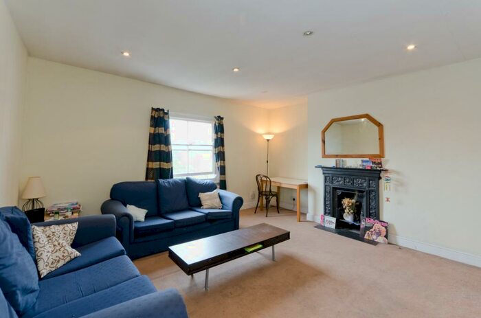 4 Bedroom Flat To Rent In East Dulwich Road London, SE22