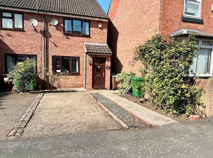 2 Bedroom Semi-Detached House To Rent In Ednaston Road, Dunkirk, NG7