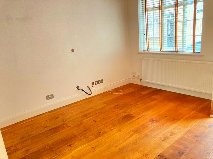 2 Bedroom Cottage To Rent In Gideon Mews, St. Mary's Road, London, W5