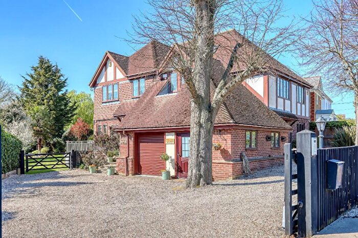 6 Bedroom Detached House For Sale In Church Road, Ramsden Bellhouse, Billericay, CM11