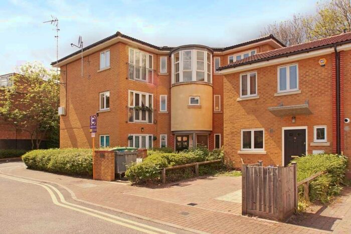 2 Bedroom Apartment To Rent In Shalbourne Square, Hackney Wick, E9