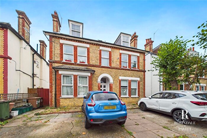 2 Bedroom Apartment For Sale In Queens Road, Wallington, SM6