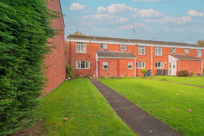 3 Bedroom End Terrace House For Sale In Millpool Gardens, Birmingham, B14